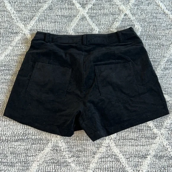 Women’s black soft shorts - Picture 2 of 7